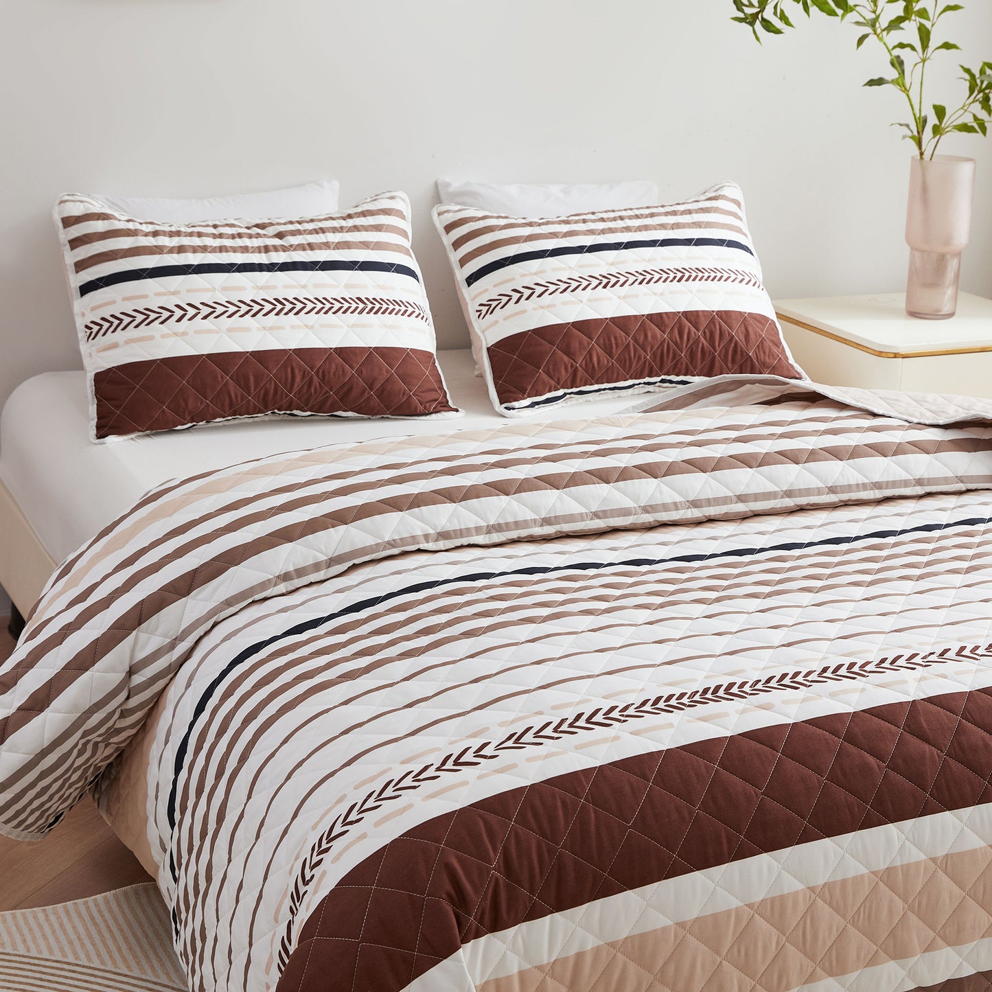 Bedmoon 3-piece All-season Stripe Reversible Soft Bedspread Quilt Set