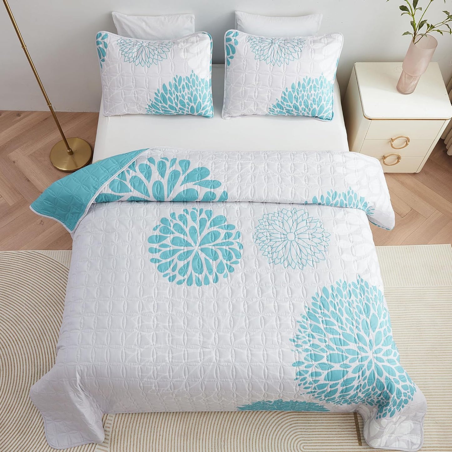 Bedmoon 3-piece All-season Floral Lightweight Reversible Soft Cooling Quilt Set