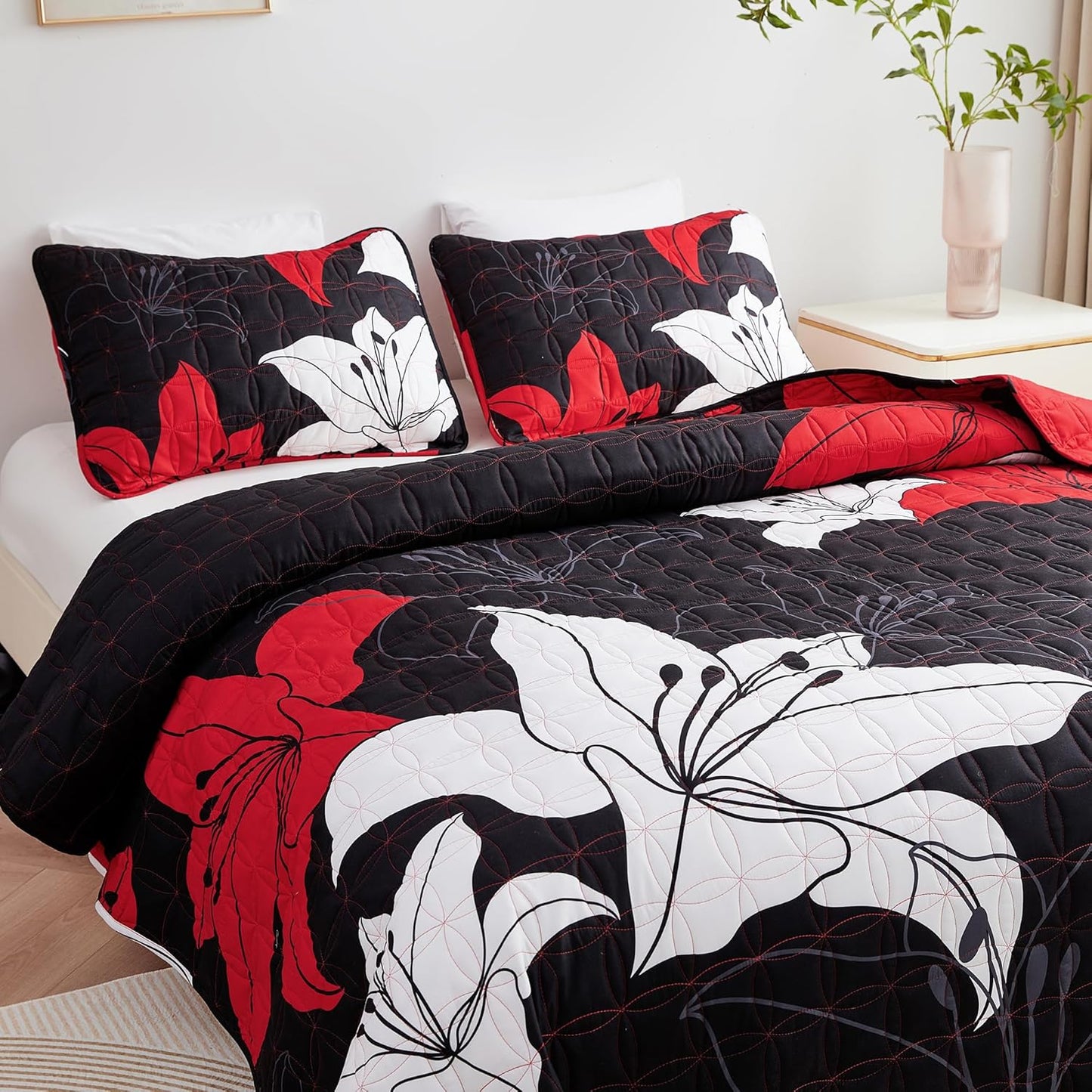 Bedmoon 3-piece All-season Floral Lightweight Reversible Soft Cooling Quilt Set